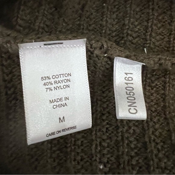 New York & Company Army Green V-neck ribbed sweater size Medium - Picture 6 of 7